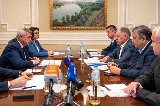 The Russian Highways head discussed the prospects for the development of the M-4 Don with the Governor of the Rostov region